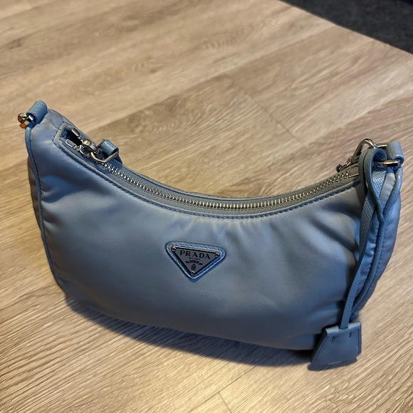 Prada Re-Edition 2005 Re-Nylon bag. - Picture 2 of 6